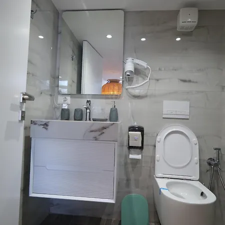 Verona Smart Apartament1 アパート ティラナ
