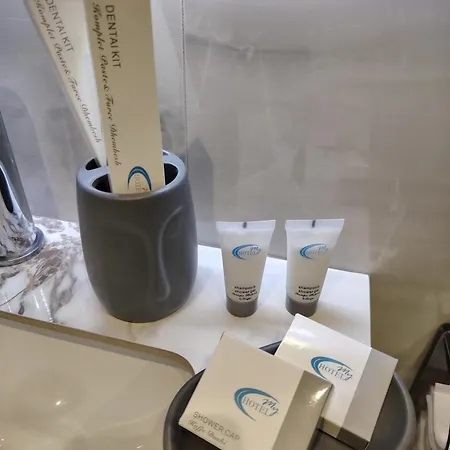 Verona Smart Apartament1 アパート ティラナ